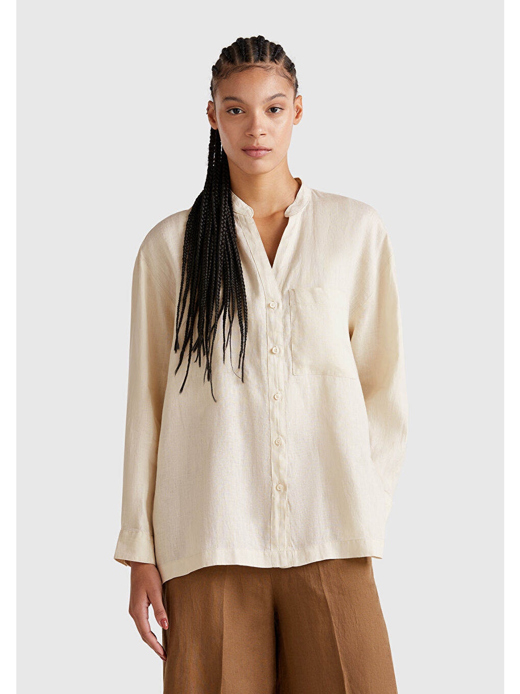 Bej Kadın Taş Rengi %100 Keten Sol Önü Cepli Oversize Mandarin Yaka Gömlek
