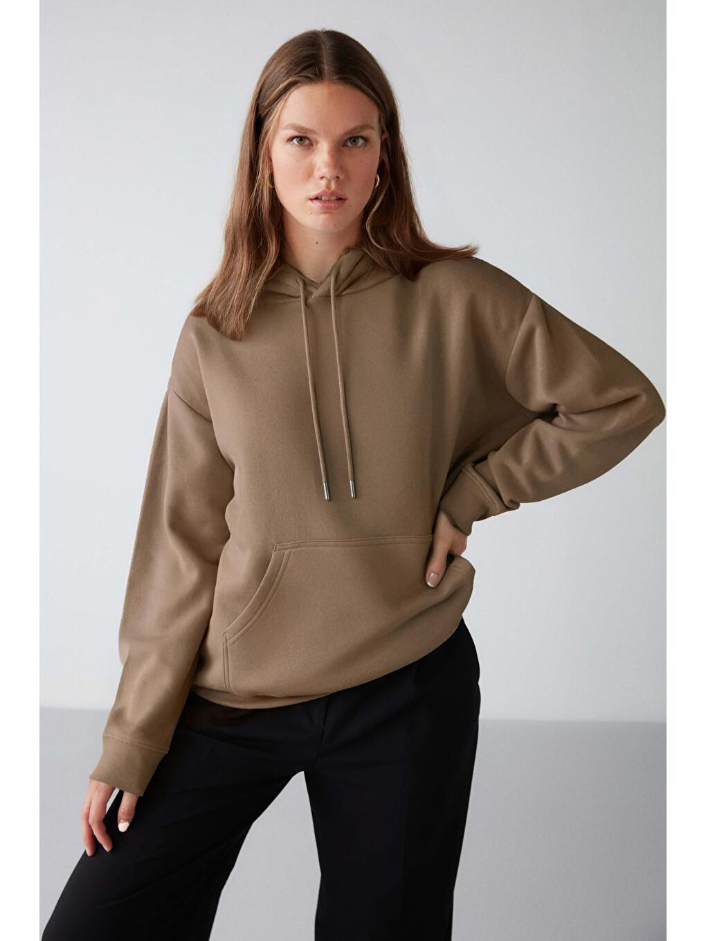 Bej Adel Kadın Organik Pamuklu Içi Polarlı Yumuşacık Relaxed Kanguru Cepli Kapüşonlu VİZON Sweatshirt-2