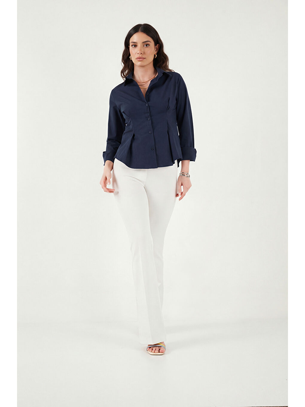 Mavi Belden Oturtmalı Pileli Pamuk Karışımlı Fitted Fit Gömlek 6778275-1