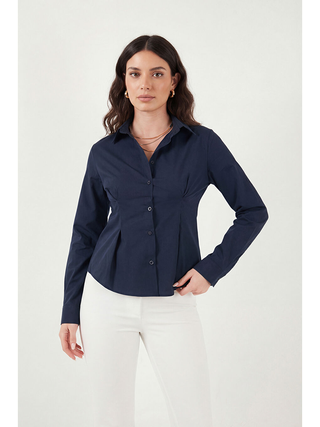 Mavi Belden Oturtmalı Pileli Pamuk Karışımlı Fitted Fit Gömlek 6778275-2