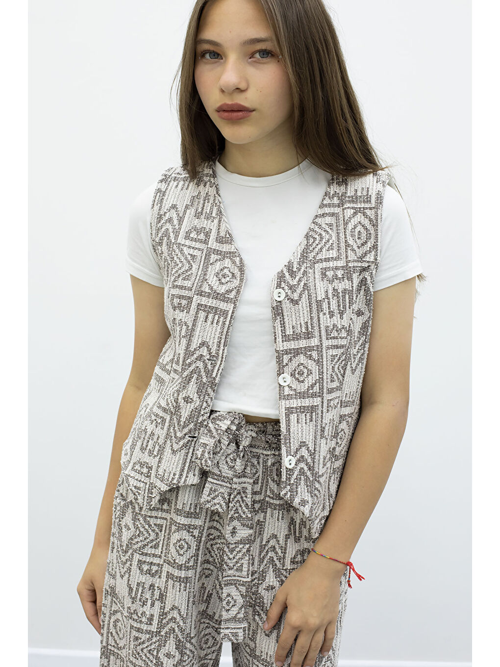 Kahverengi Kahve Desenli Düğmeli Yelekli Geniş Paça Kuşaklı Pantolonlu Kız Çocuk 2li Takım 21012-1