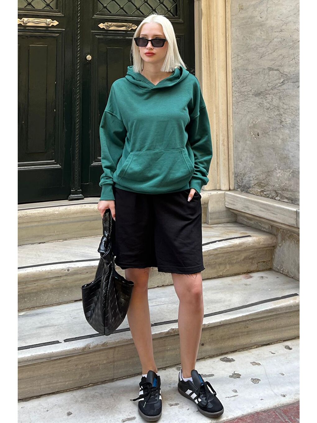 Madmext Koyu Yeşil Kapüşonlu Oversize Cepli Sweatshirt MG2207 - 1