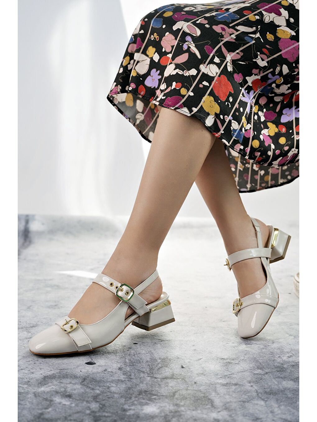 Bej YUQİ Arkası Açık Küt Burun Çift Kemerli Kadın Günlük Klasik Kısa Topuklu Ayakkabı-1