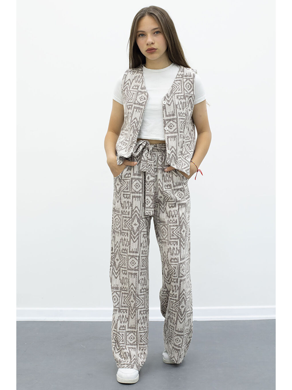 Kahverengi Kahve Desenli Düğmeli Yelekli Geniş Paça Kuşaklı Pantolonlu Kız Çocuk 2li Takım 21012-2