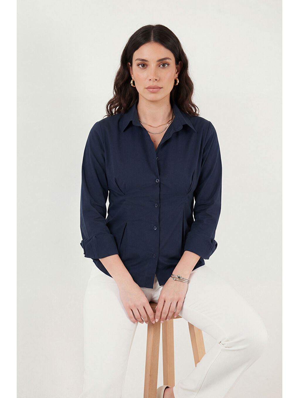 Mavi Belden Oturtmalı Pileli Pamuk Karışımlı Fitted Fit Gömlek 6778275-5