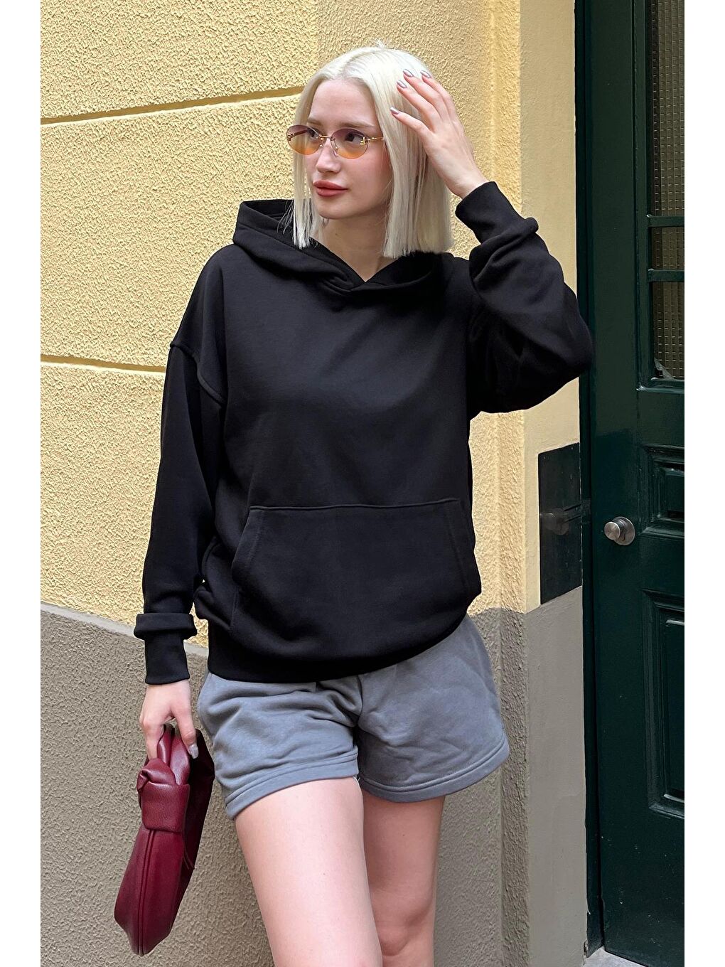 Madmext Siyah Kapüşonlu Oversize Cepli Sweatshirt MG2207 - 1