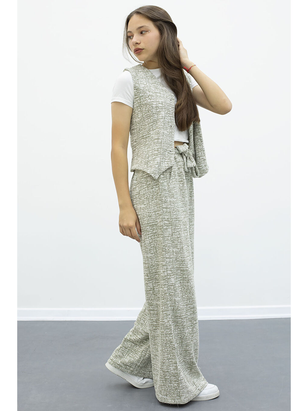 Yeşil Düğmeli Yelekli Geniş Paça Kuşaklı Pantolonlu Kız Çocuk 2li Takım 21010-2