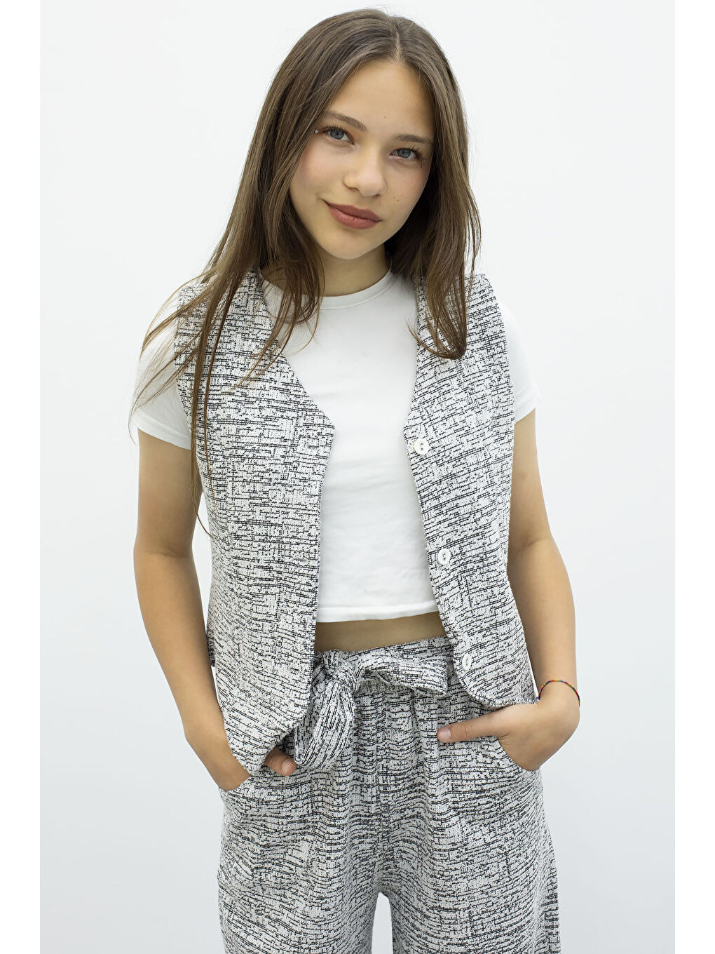 Siyah Düğmeli Yelekli Geniş Paça Kuşaklı Pantolonlu Kız Çocuk 2li Takım 21008-1