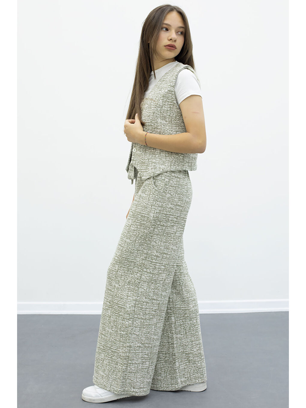 Yeşil Düğmeli Yelekli Geniş Paça Kuşaklı Pantolonlu Kız Çocuk 2li Takım 21010-3