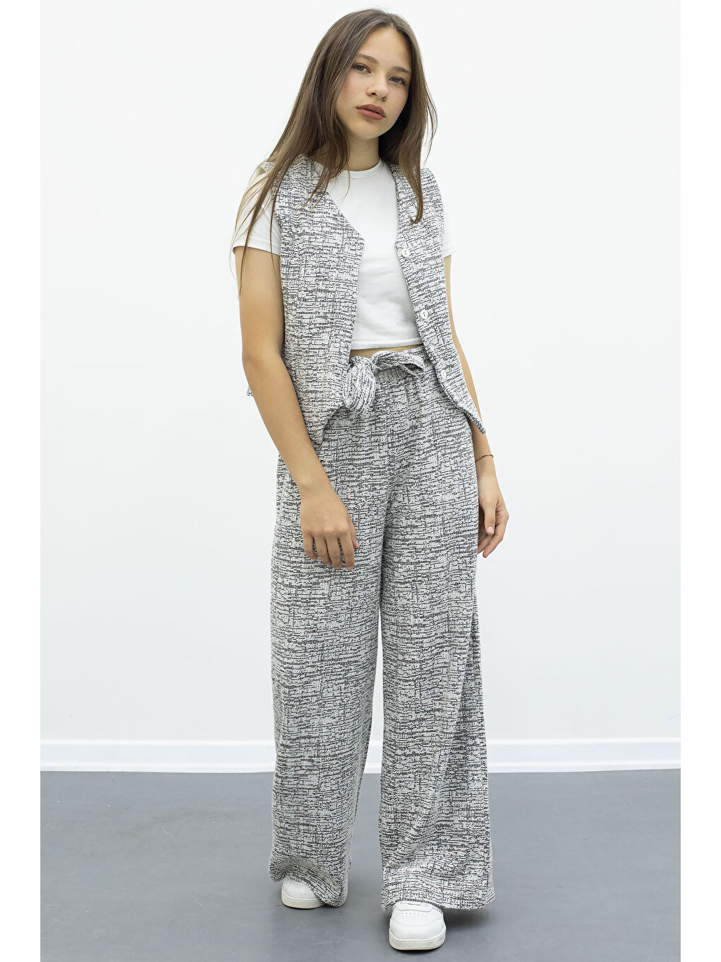 Siyah Düğmeli Yelekli Geniş Paça Kuşaklı Pantolonlu Kız Çocuk 2li Takım 21008-2