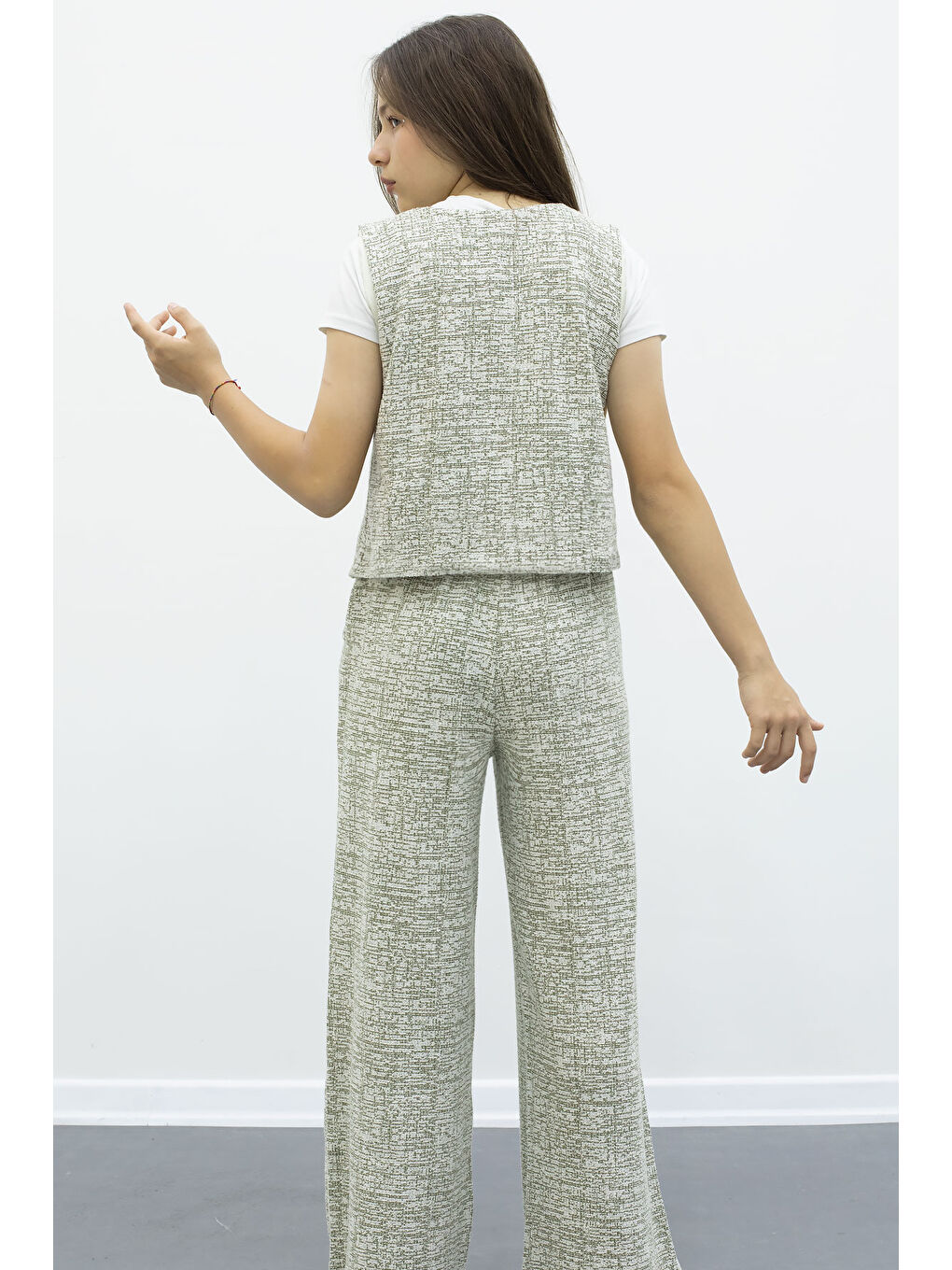 Yeşil Düğmeli Yelekli Geniş Paça Kuşaklı Pantolonlu Kız Çocuk 2li Takım 21010-4