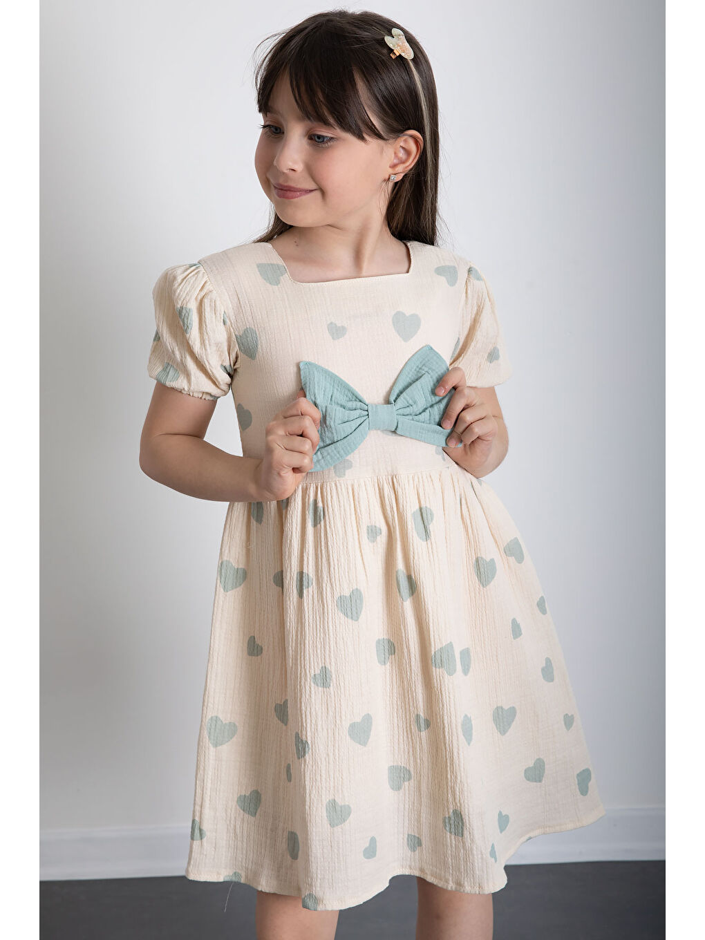 Yeşil Kalp Desenli Fiyonklu Kısa Kol Kız Çocuk Müslin Elbise 20773-1