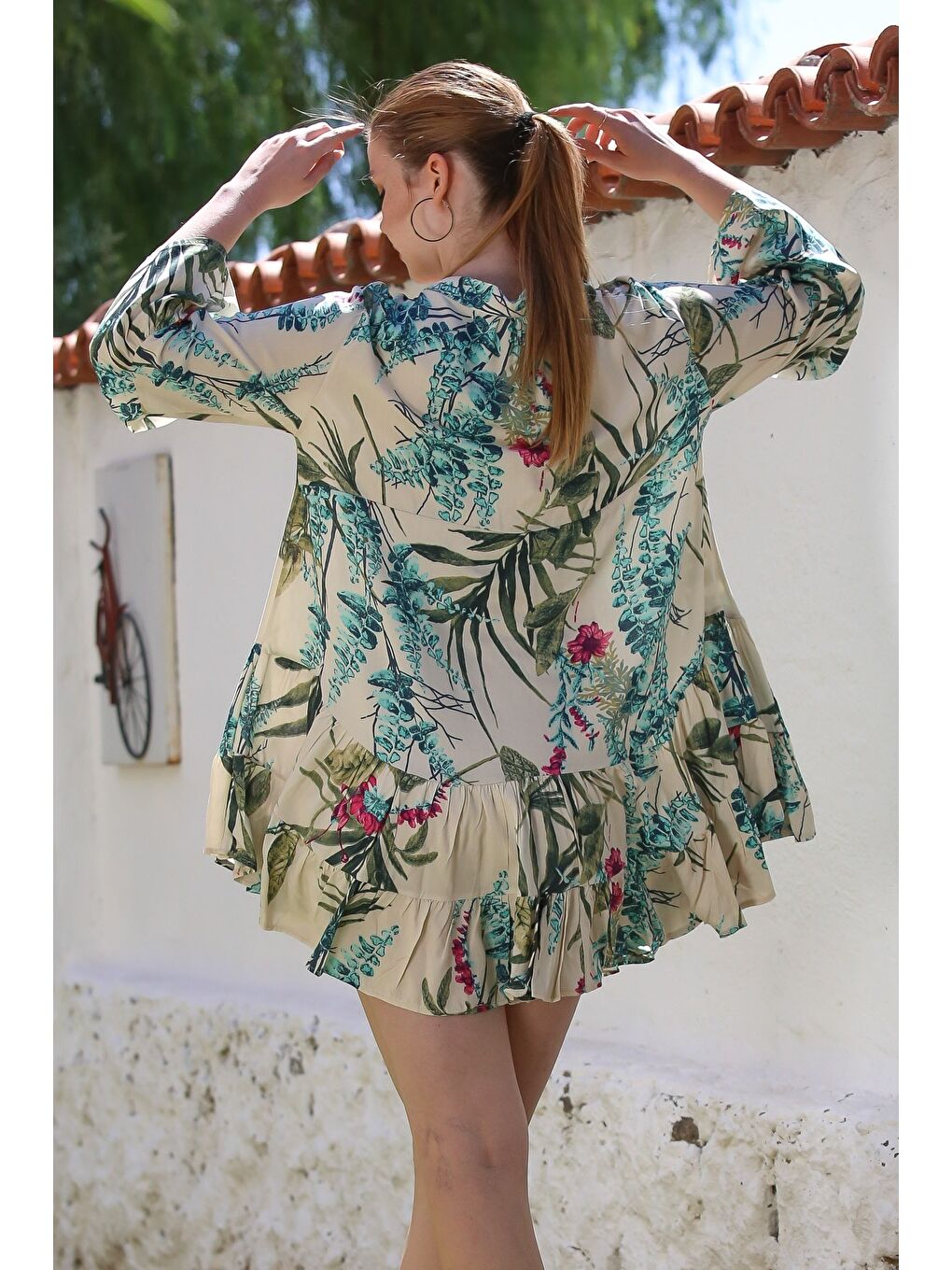 Bej Hakim Yaka Volanlı Kol Düğmeli Eteği Fırfırlı Allover Baskılı Casual Dokuma Elbise 90 64-1