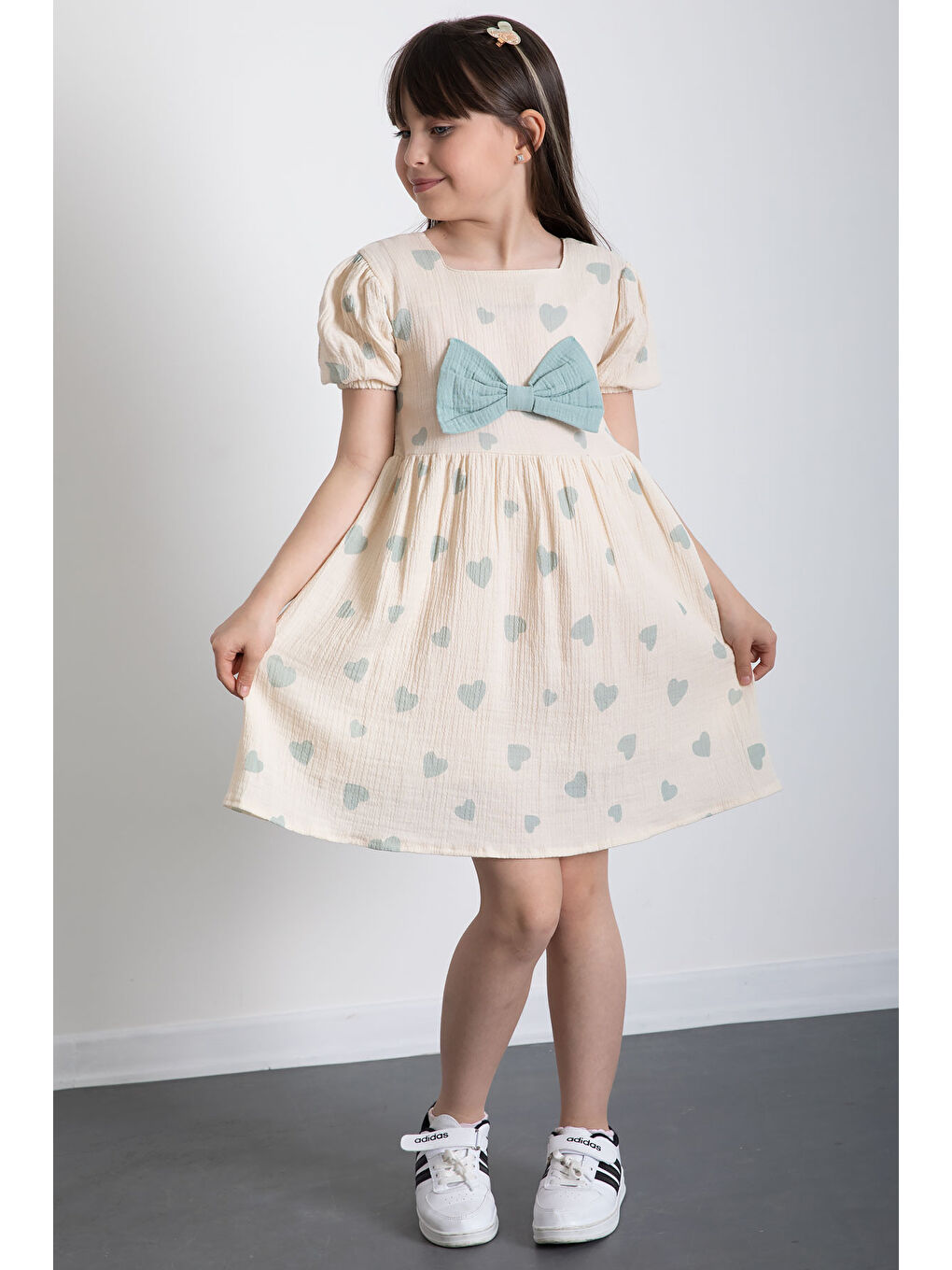 Yeşil Kalp Desenli Fiyonklu Kısa Kol Kız Çocuk Müslin Elbise 20773-2