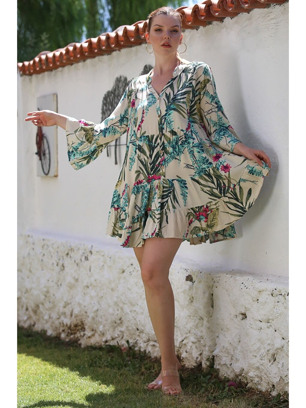 Bej Hakim Yaka Volanlı Kol Düğmeli Eteği Fırfırlı Allover Baskılı Casual Dokuma Elbise 90 64-2