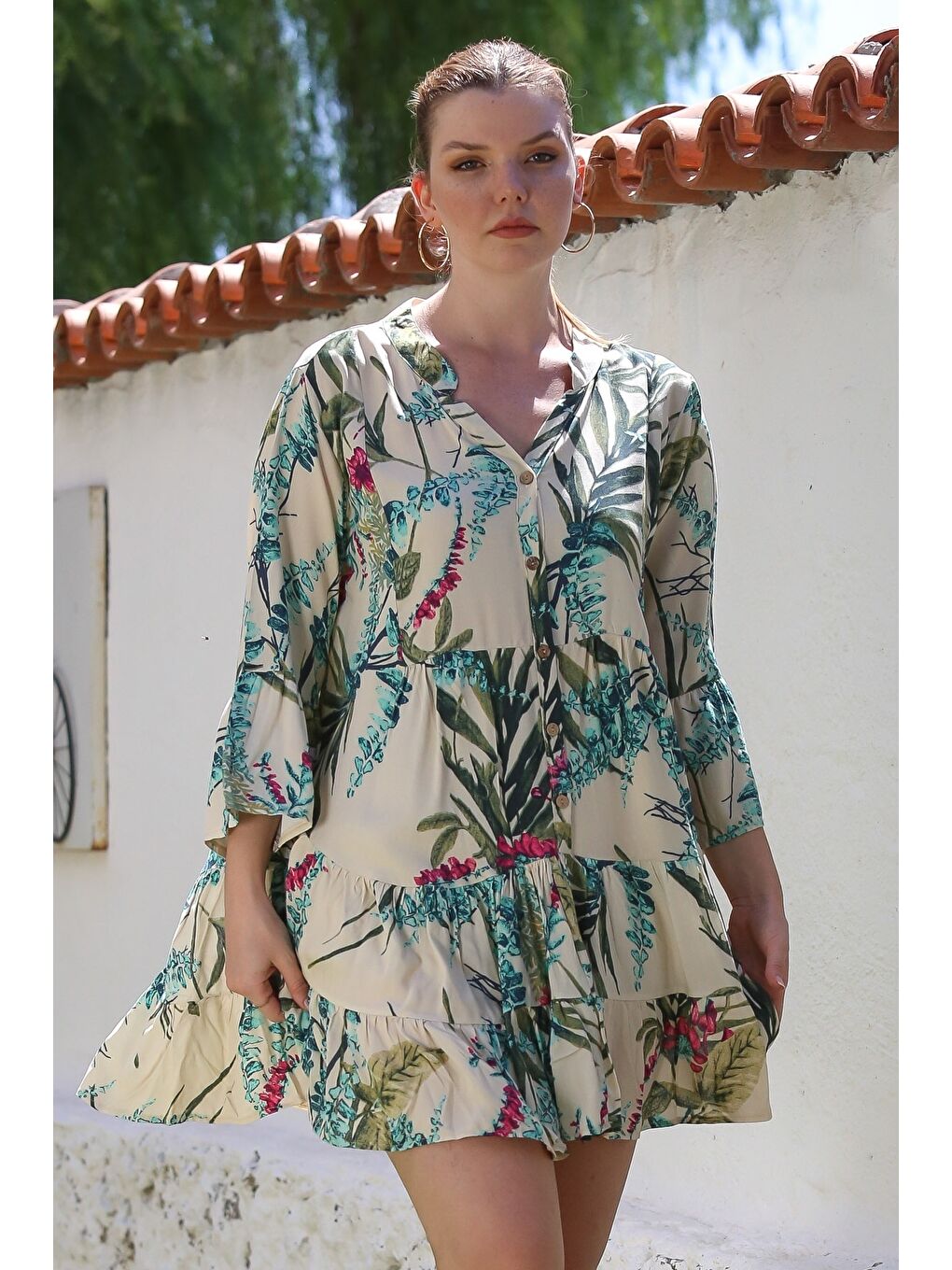 Bej Hakim Yaka Volanlı Kol Düğmeli Eteği Fırfırlı Allover Baskılı Casual Dokuma Elbise 90 64-3