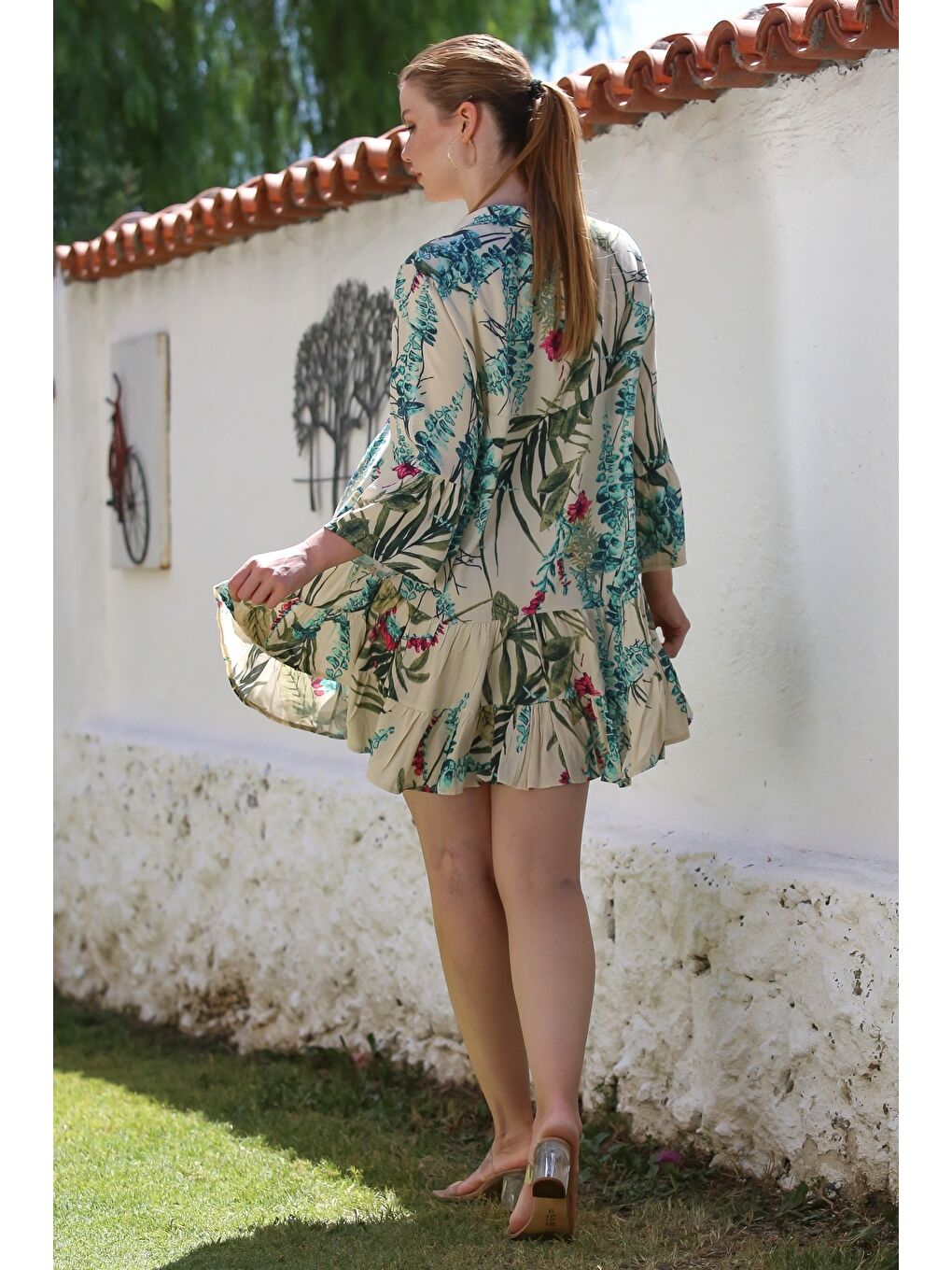 Bej Hakim Yaka Volanlı Kol Düğmeli Eteği Fırfırlı Allover Baskılı Casual Dokuma Elbise 90 64-7