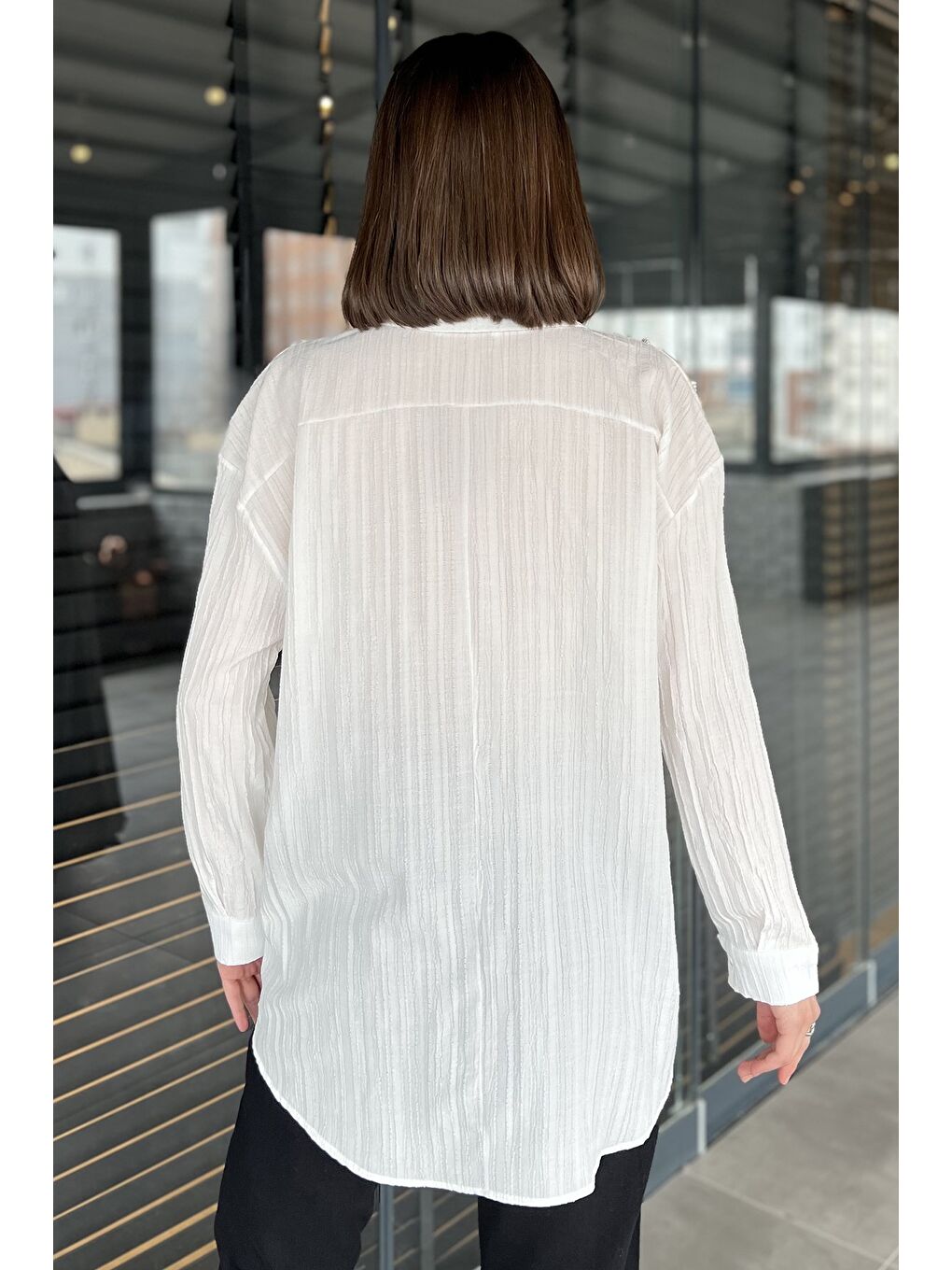 Beyaz Omuz İncili Kadın Gömlek-3