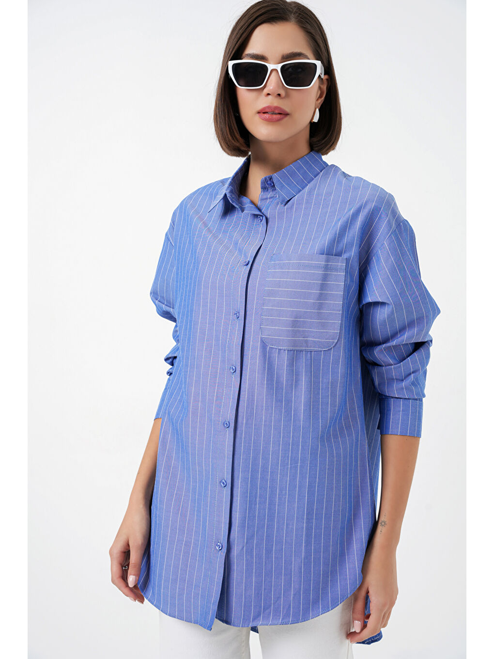20217 Cep Detaylı Çizgili Oversize Gömlek - Lacivert-3