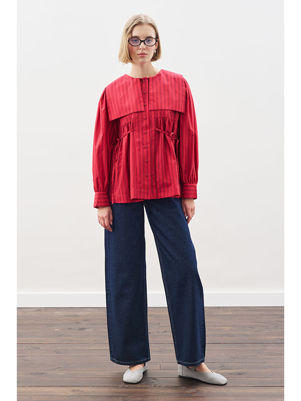 Geniş Yakalı Kuşaklı Gömlek Kırmızı Çizgili-1