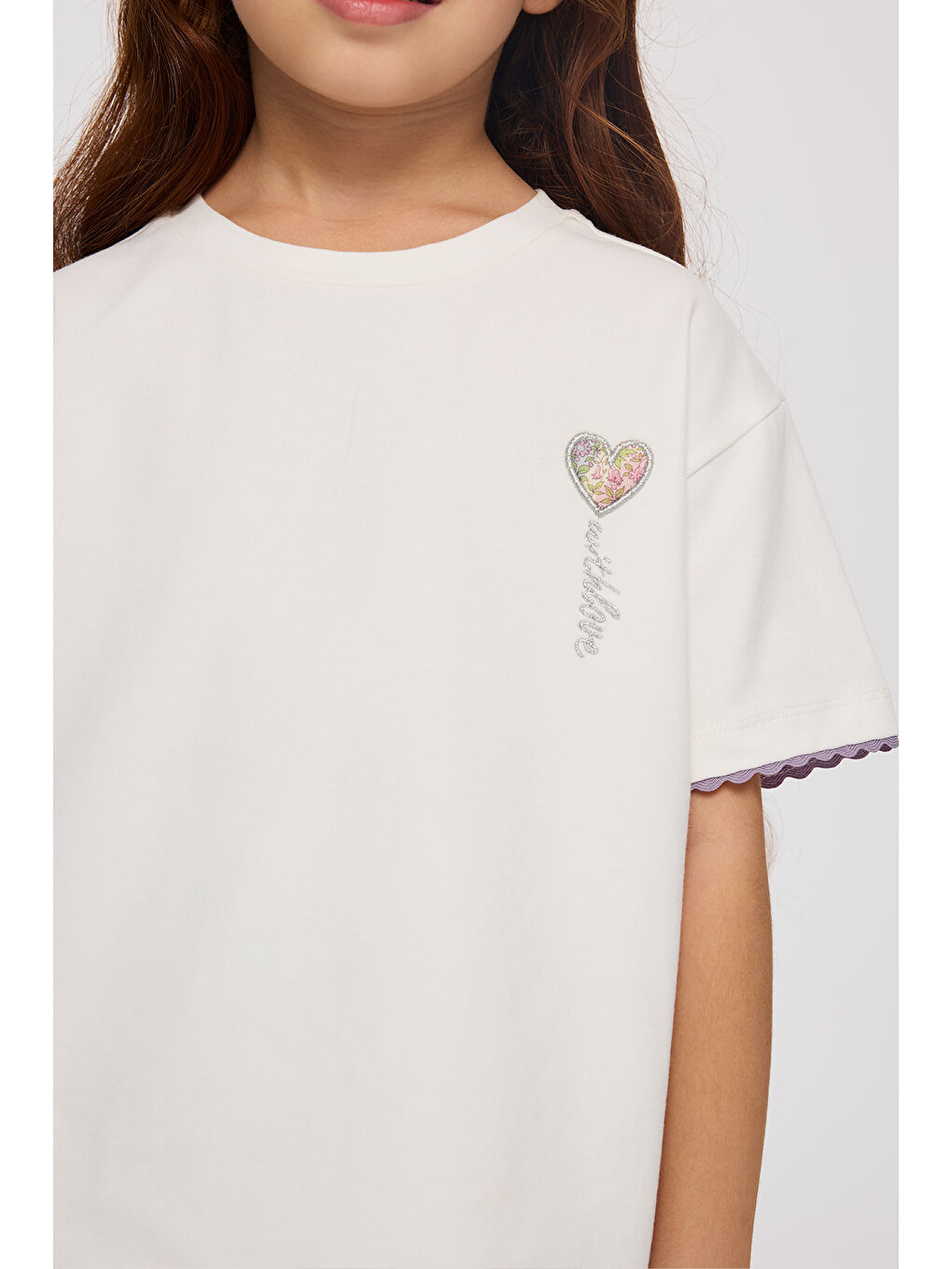 Beyaz Liberty Kumaş Nakış Detaylı Kız Çocuk Tişört-5