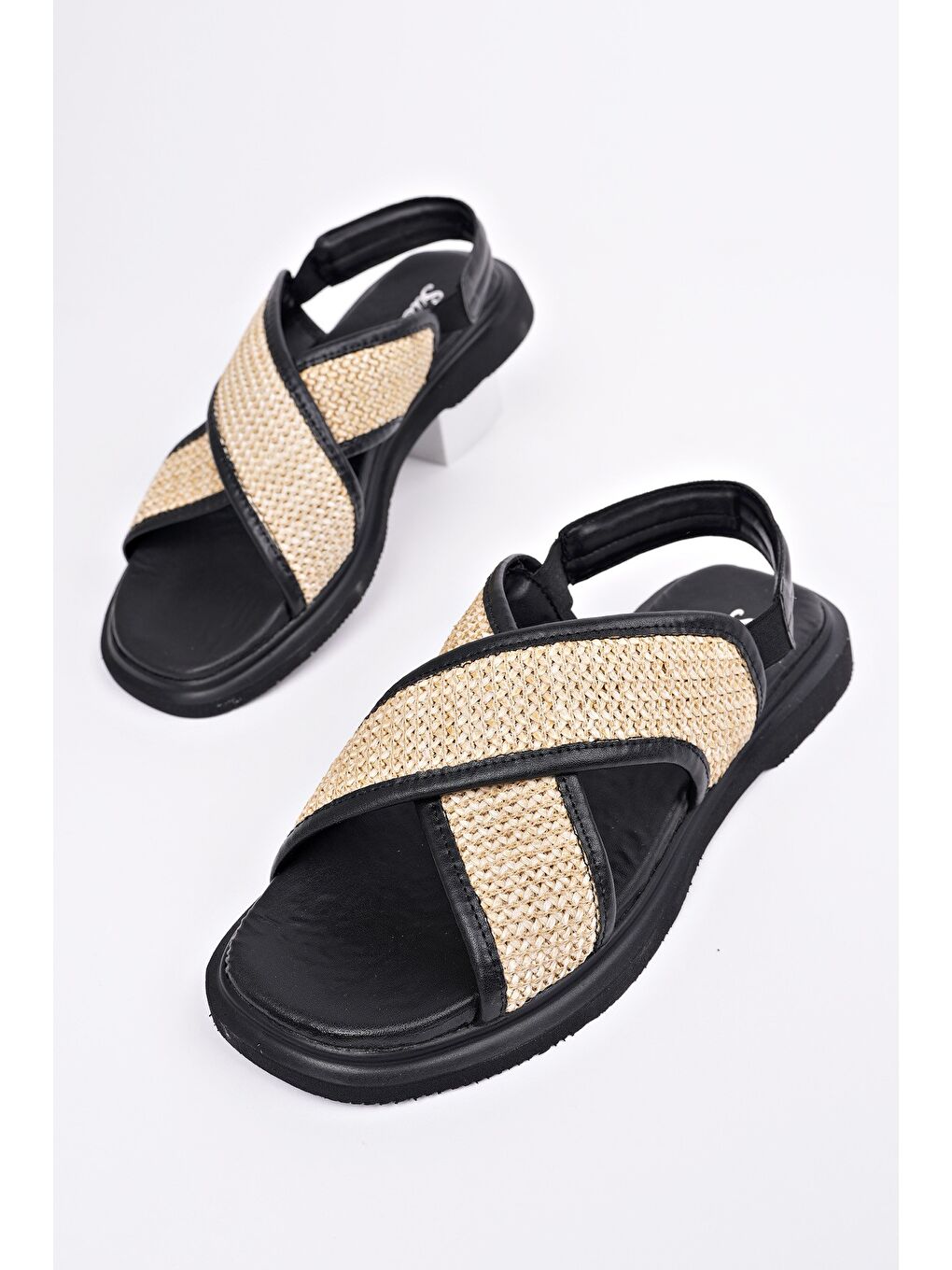 Siyah ELİSHA Lastikli Kadın Günlük Hasır Sandalet