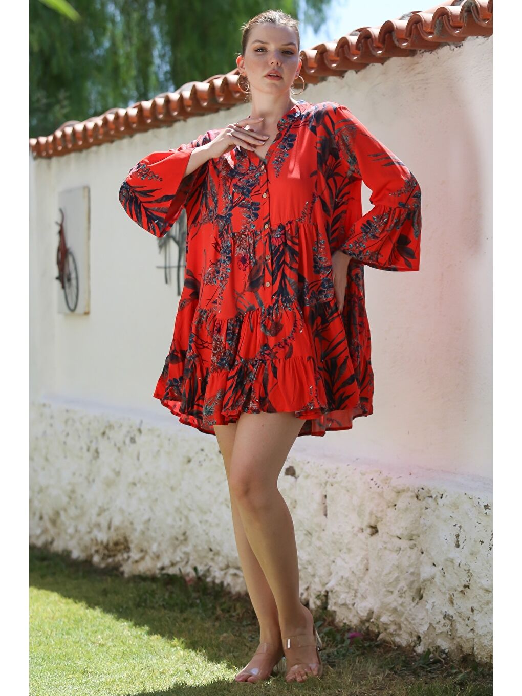 Kırmızı Narçiçeği Hakim Yaka Volanlı Kol Düğmeli Eteği Fırfırlı Allover Baskılı Casual Dokuma Elbise 90 64-5