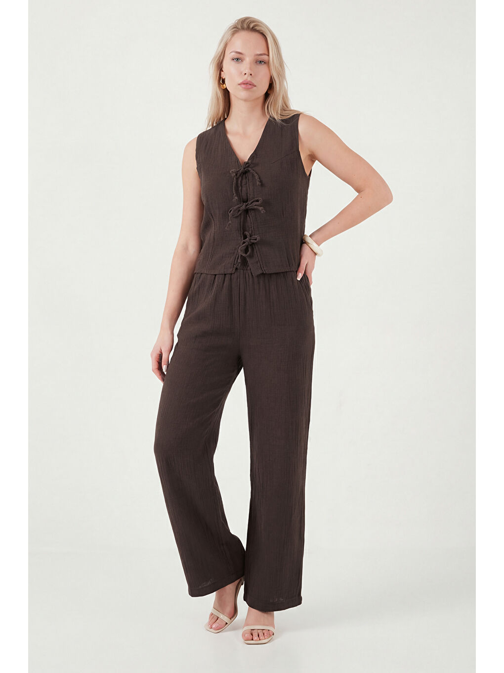 Kahverengi Pamuklu Regular Fit Bağlama Detaylı Alt-Üst Müslin Takım 5866660-2