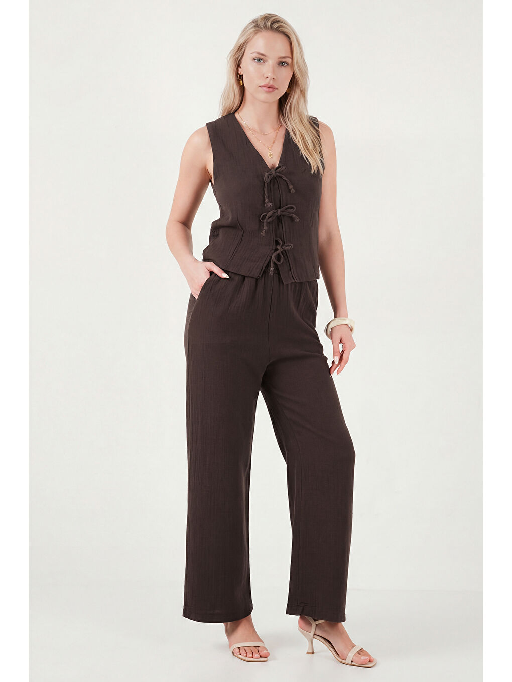 Kahverengi Pamuklu Regular Fit Bağlama Detaylı Alt-Üst Müslin Takım 5866660-3