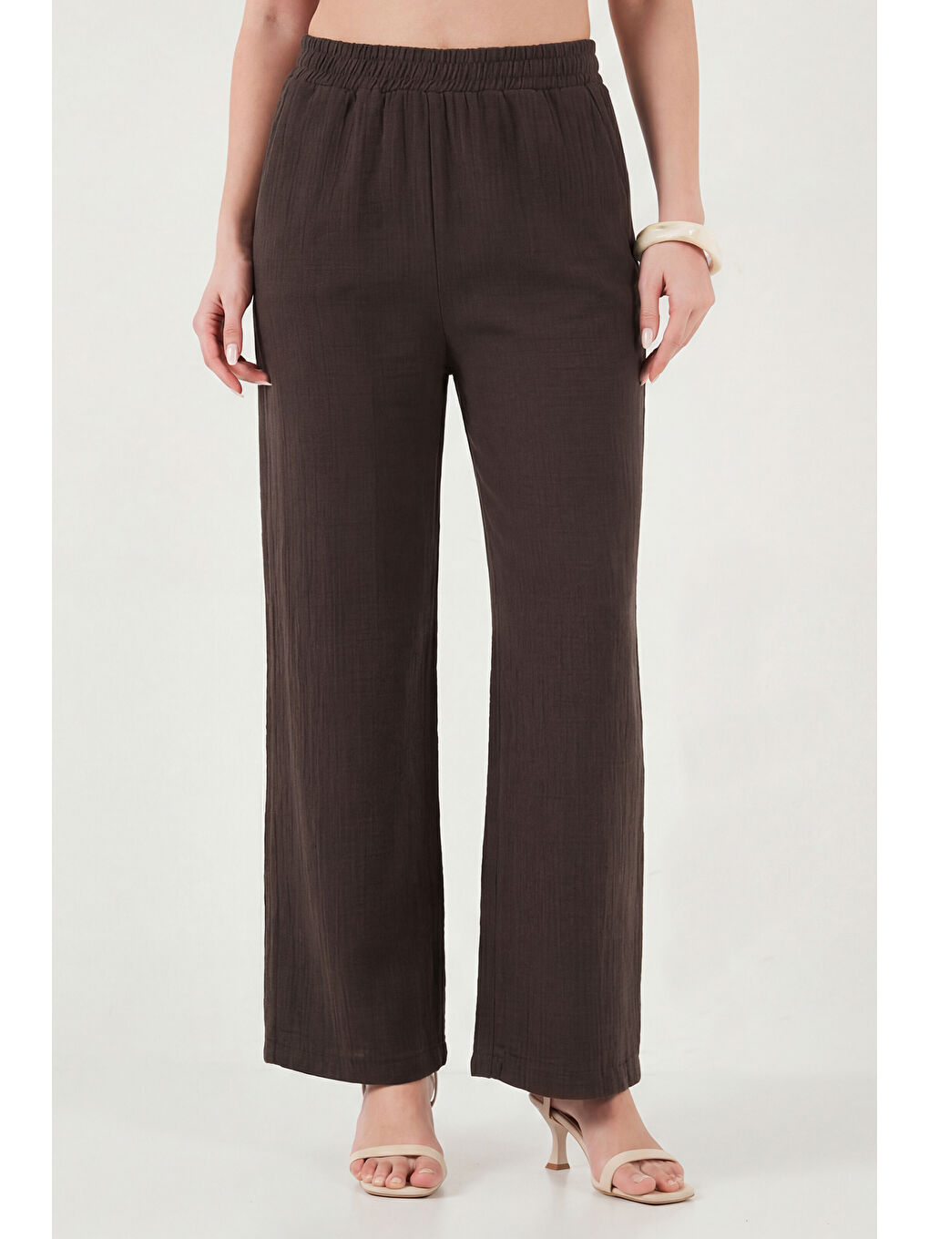 Kahverengi Pamuklu Regular Fit Bağlama Detaylı Alt-Üst Müslin Takım 5866660-5