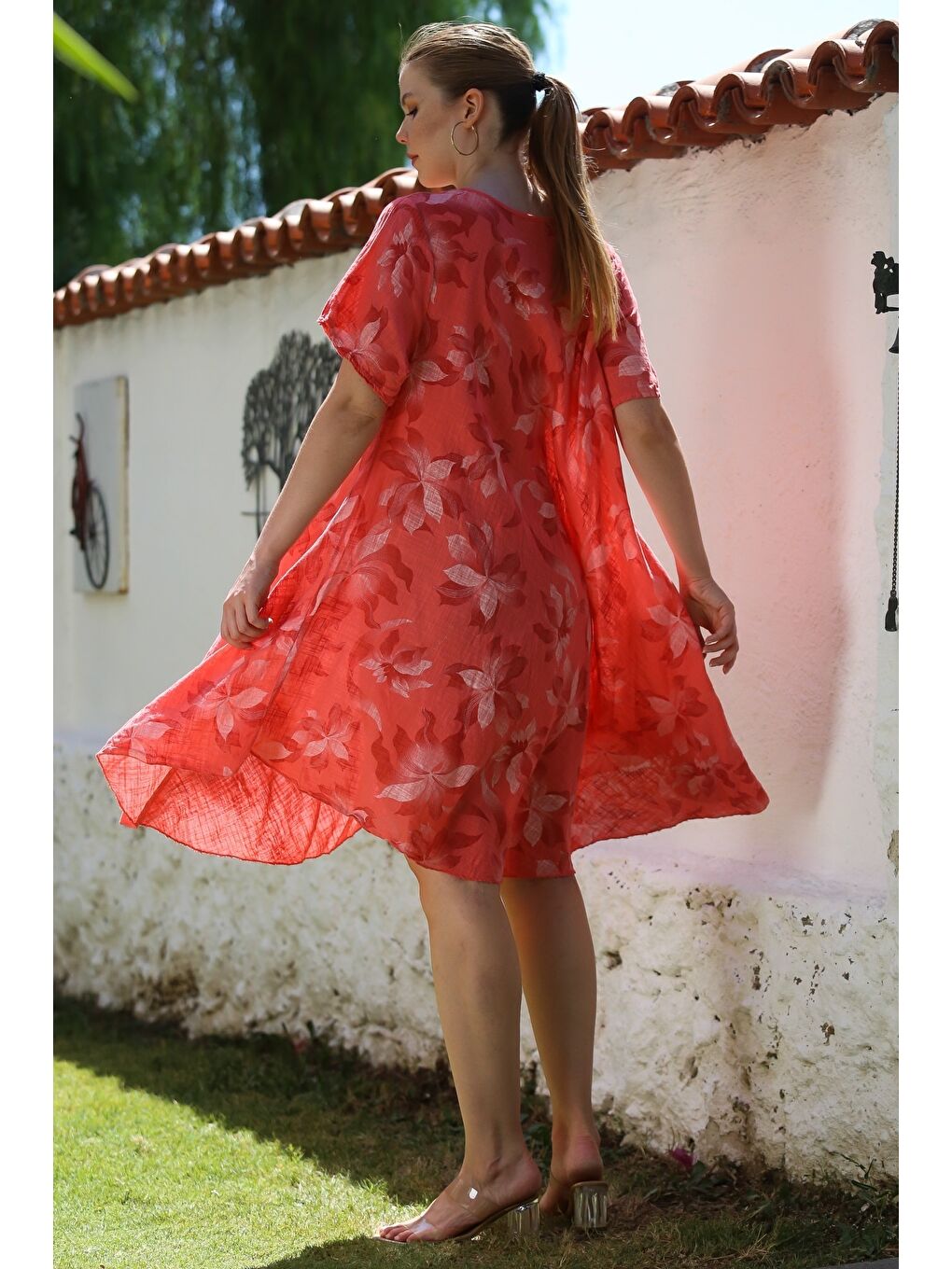 Kırmızı İtalyan Narçiçeği Havuz Yaka Kısa Kol Çiçekli Casual Oversize Dokuma Elbise 110 70-1