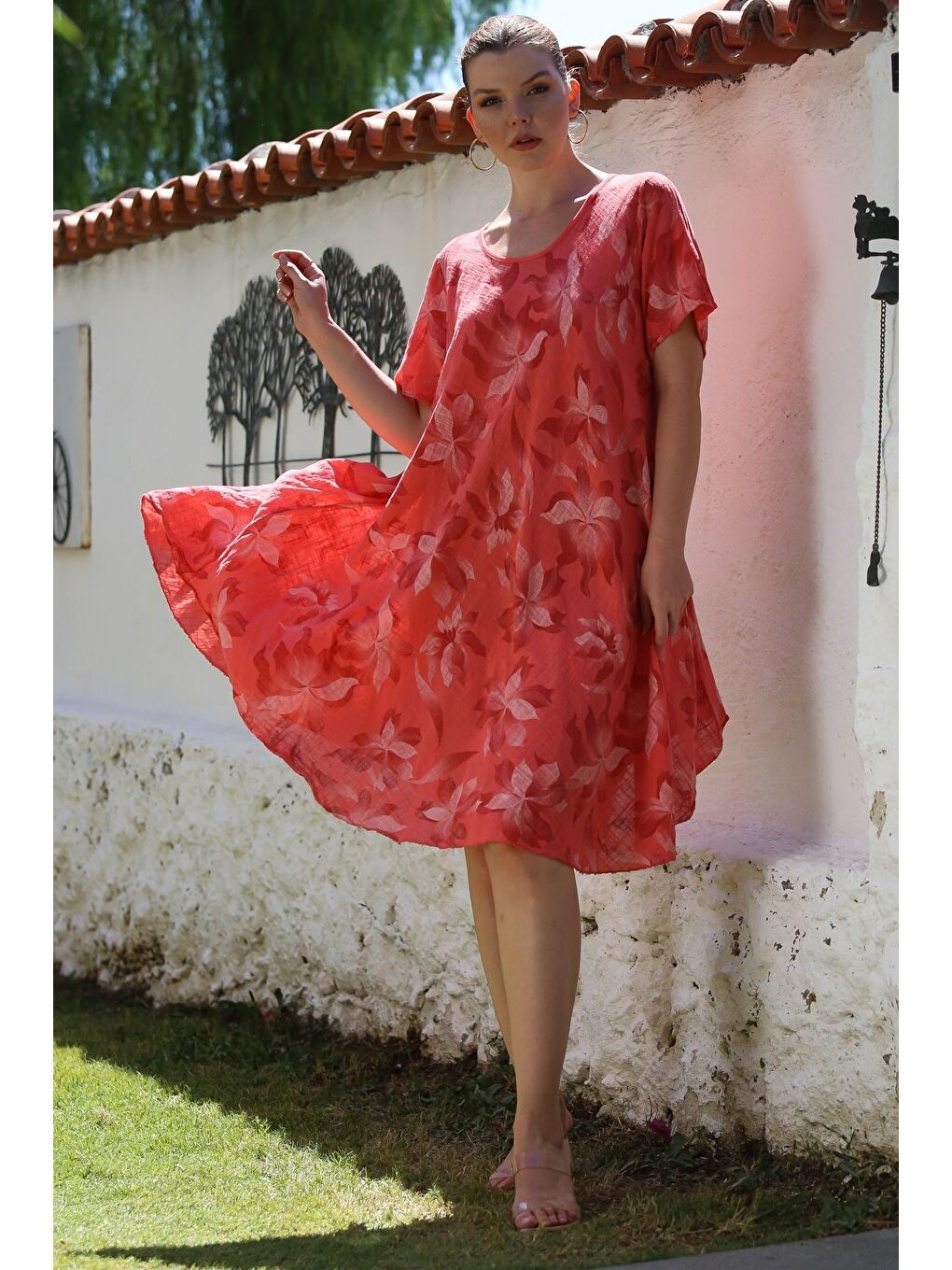 Kırmızı İtalyan Narçiçeği Havuz Yaka Kısa Kol Çiçekli Casual Oversize Dokuma Elbise 110 70-5