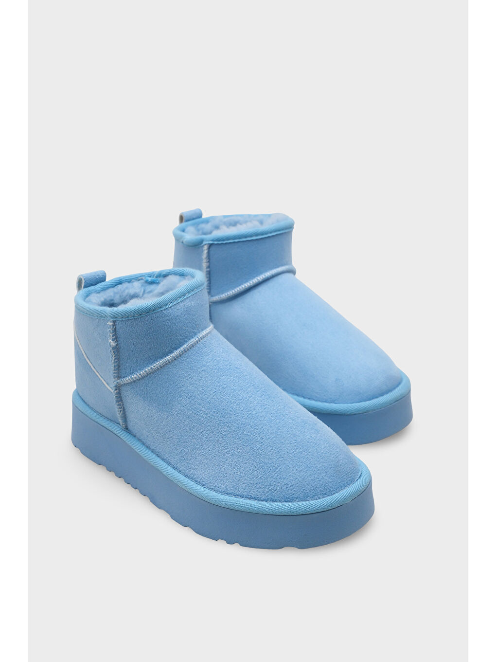 Mavi Raina Kalın Tabanlı Yuvarlak Burunlu Kürklü Kısa Kadın Bot