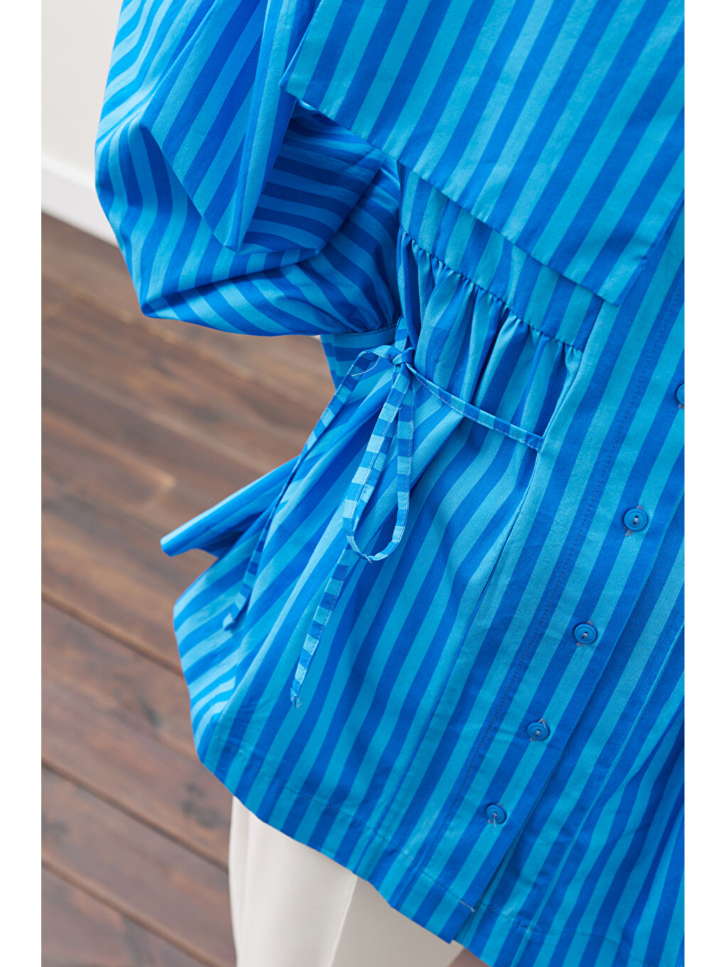 Geniş Yakalı Kuşaklı Gömlek Mavi Çizgili-4