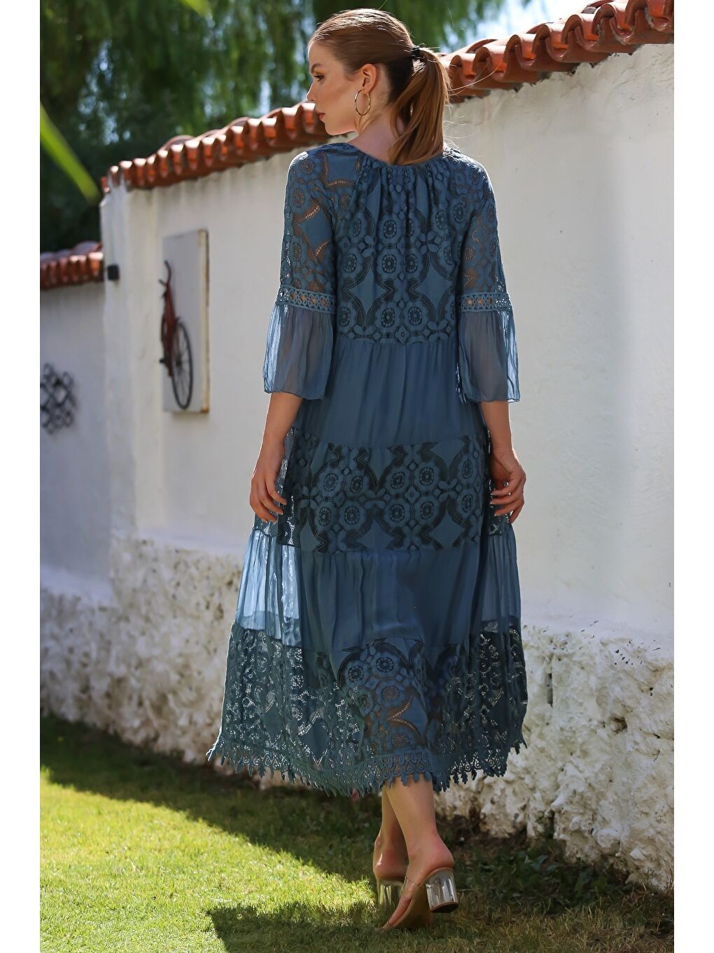 İtalyan İndigo V Yaka Fırfırlı Kol Astarlı Pul Payet Detaylı Dantelli İpek Dokuma Elbise 128 55-1