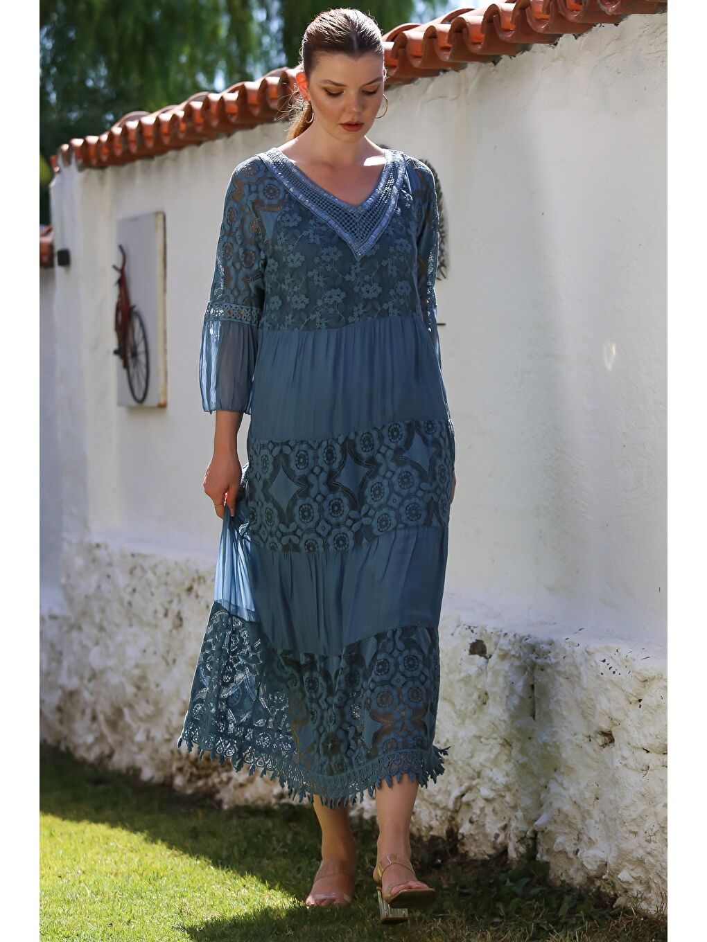 İtalyan İndigo V Yaka Fırfırlı Kol Astarlı Pul Payet Detaylı Dantelli İpek Dokuma Elbise 128 55-2