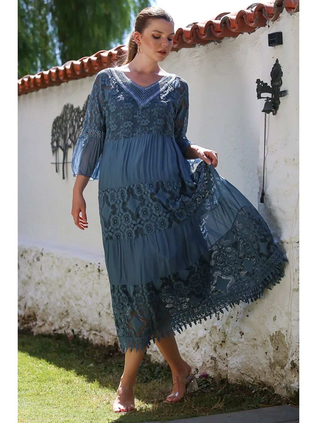 İtalyan İndigo V Yaka Fırfırlı Kol Astarlı Pul Payet Detaylı Dantelli İpek Dokuma Elbise 128 55-3