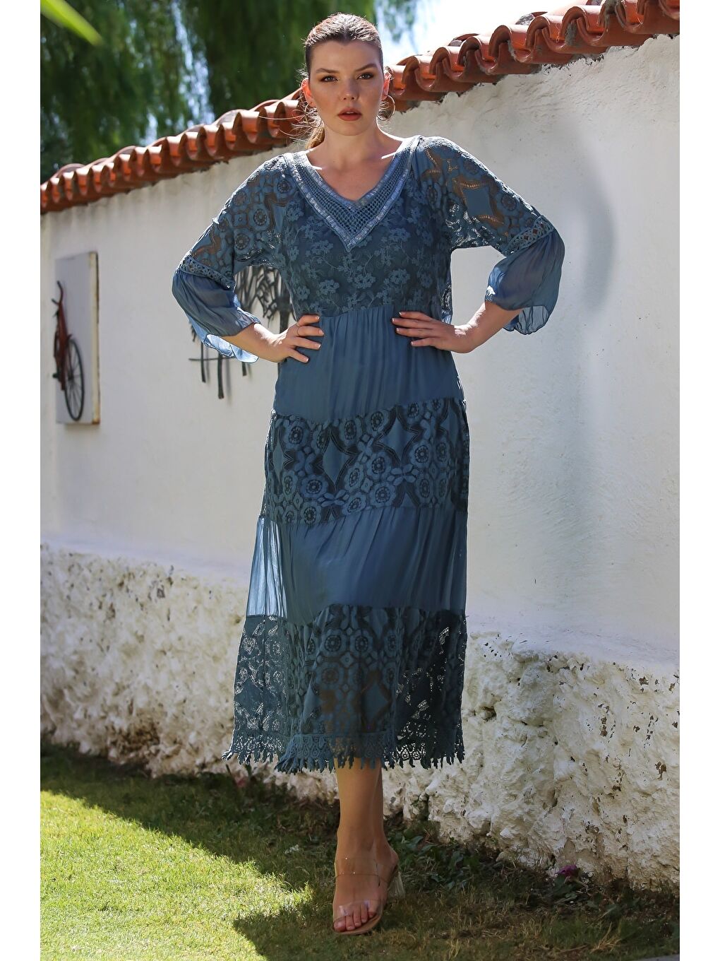 İtalyan İndigo V Yaka Fırfırlı Kol Astarlı Pul Payet Detaylı Dantelli İpek Dokuma Elbise 128 55-7