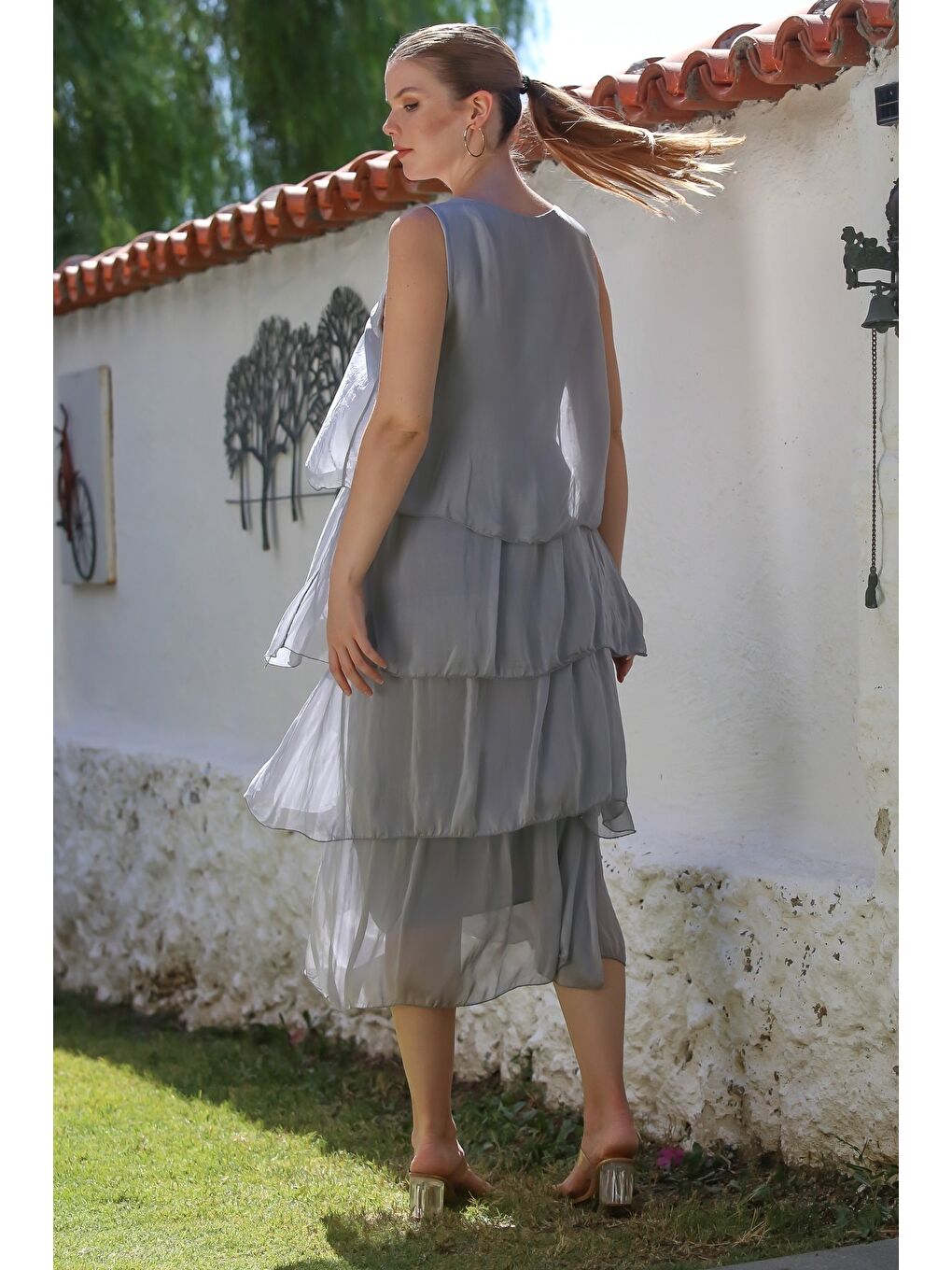 İtalyan Gri Havuz Yaka Kolsuz Astarlı Katlı Casual İpek Dokuma Elbise 125 55-1