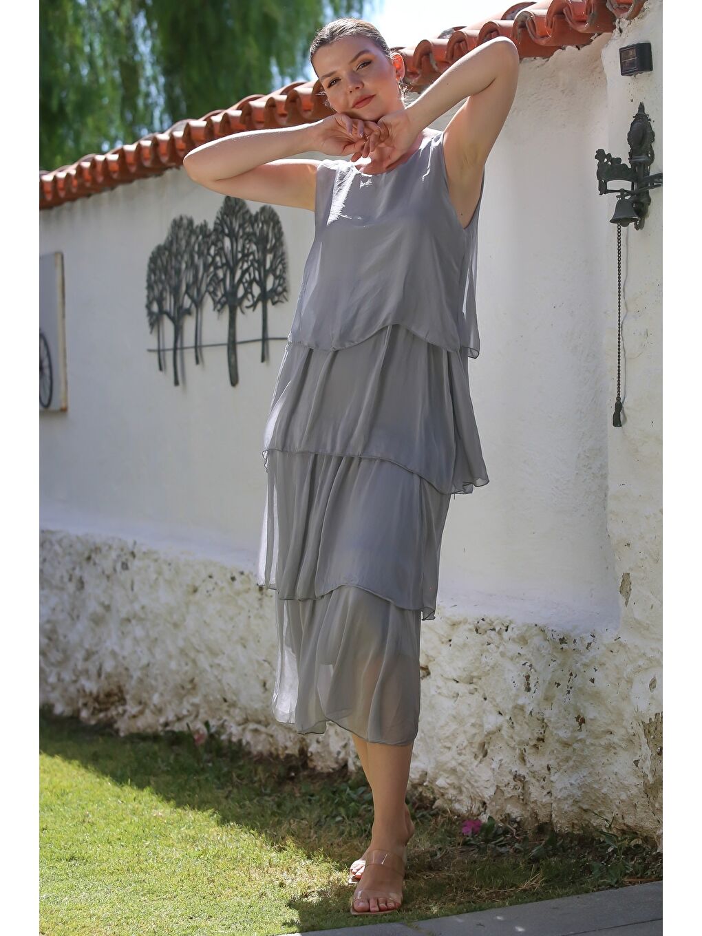İtalyan Gri Havuz Yaka Kolsuz Astarlı Katlı Casual İpek Dokuma Elbise 125 55-2