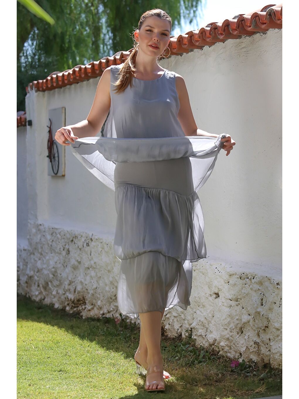 İtalyan Gri Havuz Yaka Kolsuz Astarlı Katlı Casual İpek Dokuma Elbise 125 55-5