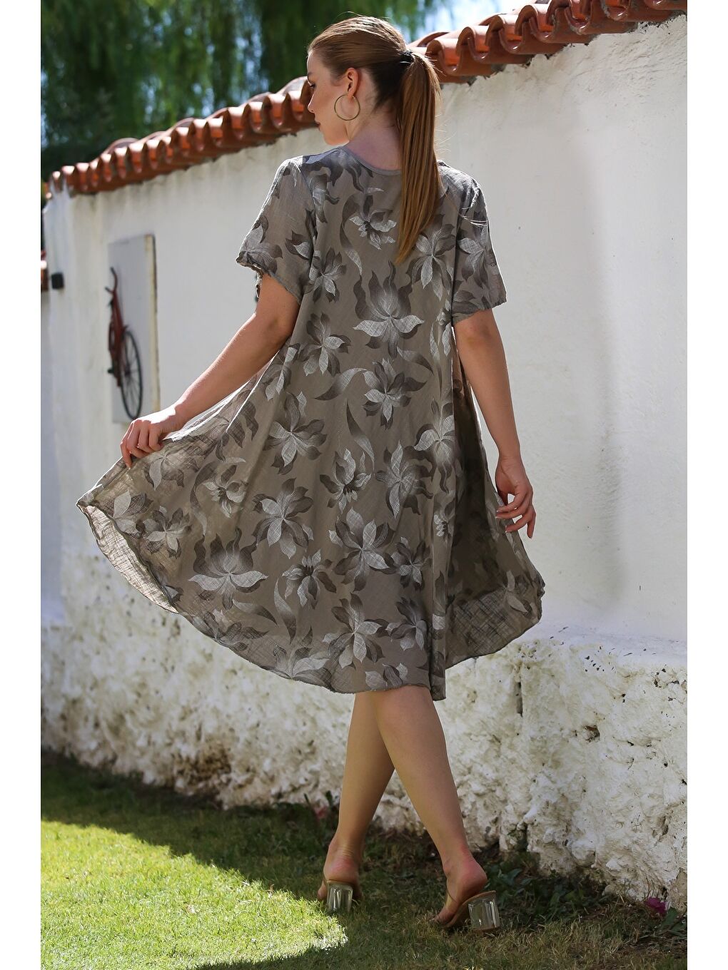 Bej İtalyan Vizon Havuz Yaka Kısa Kol Çiçekli Casual Oversize Dokuma Elbise 110 70-1