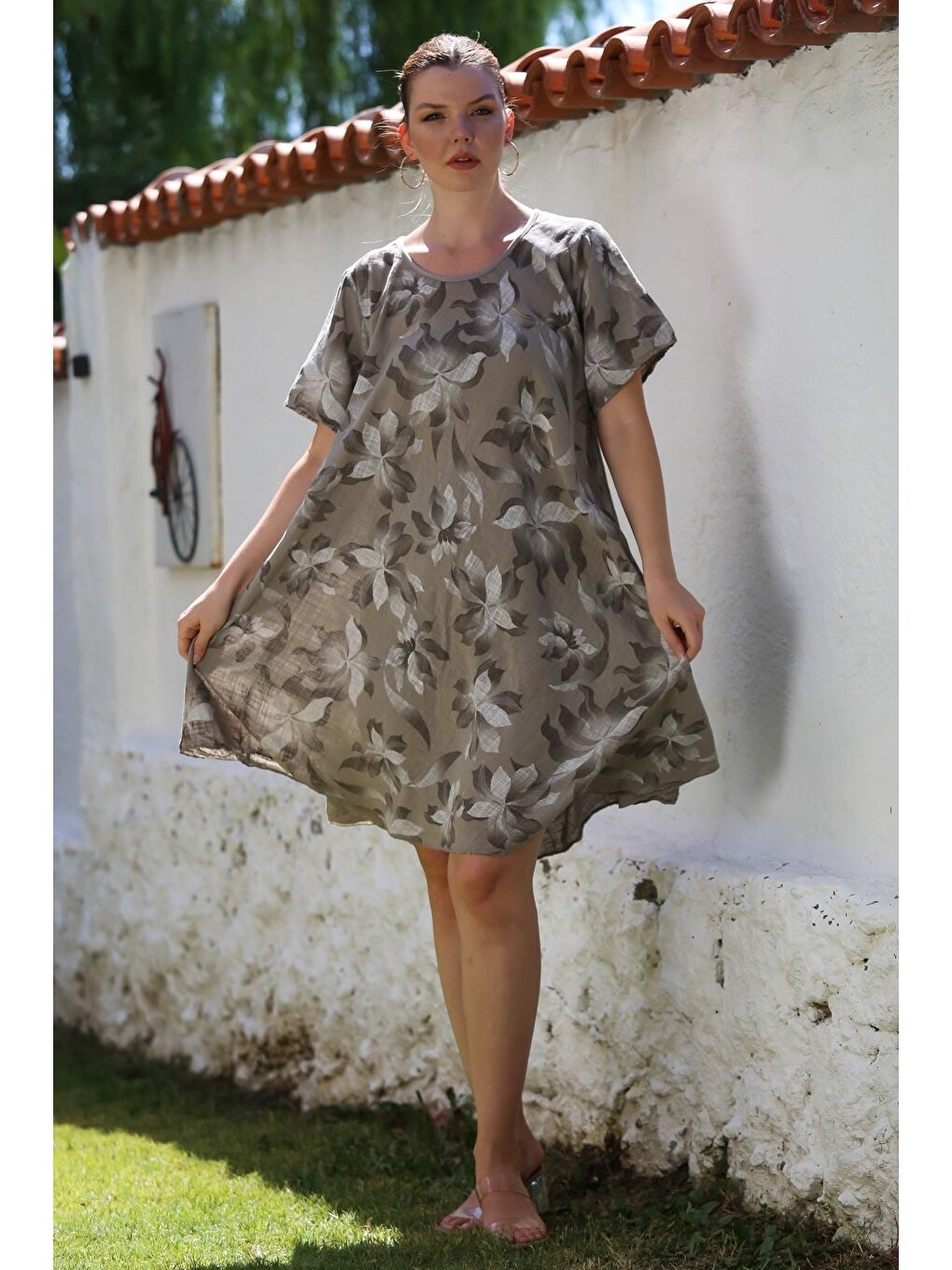 Bej İtalyan Vizon Havuz Yaka Kısa Kol Çiçekli Casual Oversize Dokuma Elbise 110 70-2