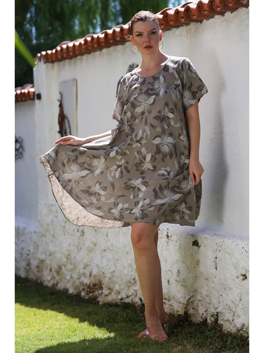 Bej İtalyan Vizon Havuz Yaka Kısa Kol Çiçekli Casual Oversize Dokuma Elbise 110 70-3