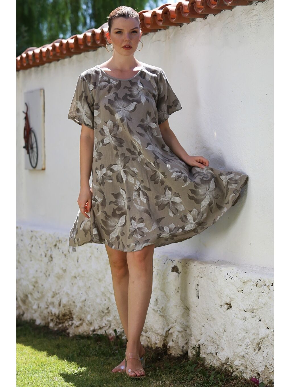 Bej İtalyan Vizon Havuz Yaka Kısa Kol Çiçekli Casual Oversize Dokuma Elbise 110 70-4