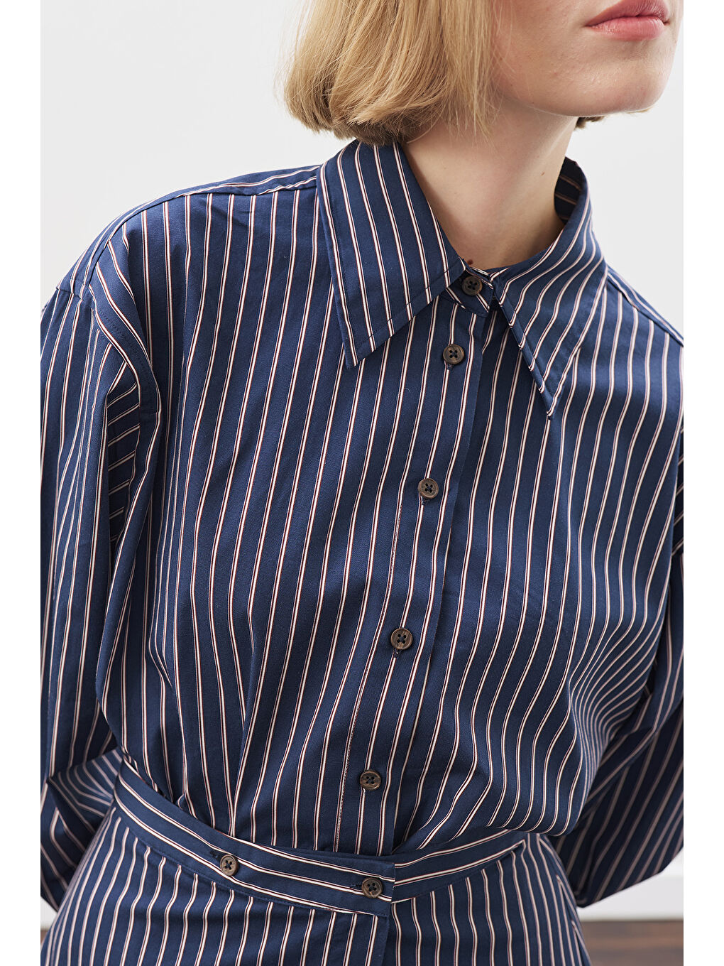 Bağlama Aksesuarlı Gömlek Lacivert Çizgili-1