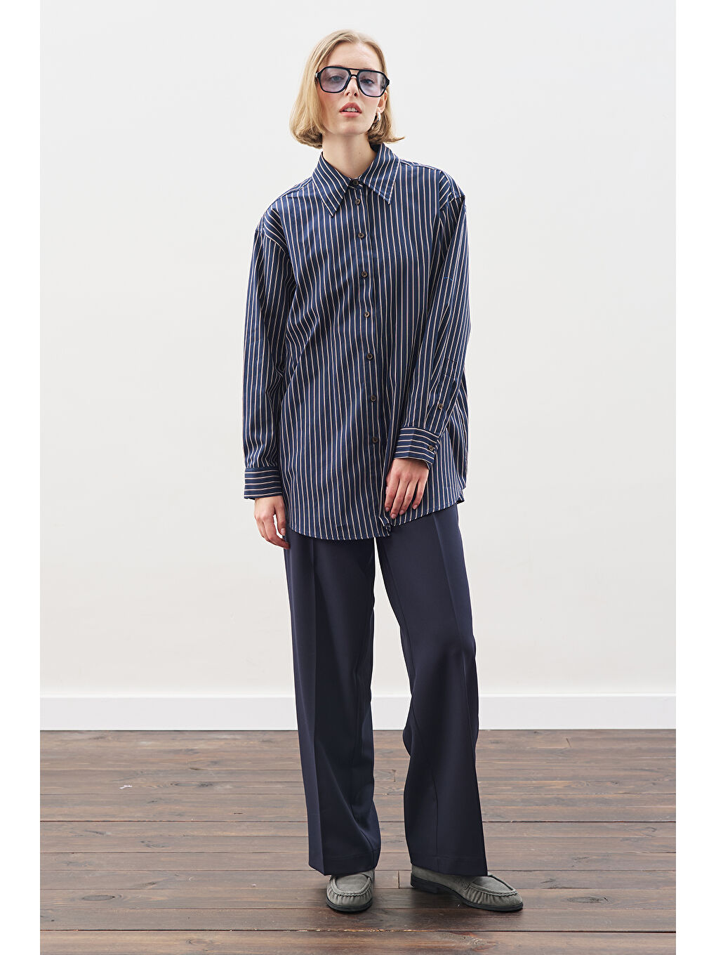 Bağlama Aksesuarlı Gömlek Lacivert Çizgili-3