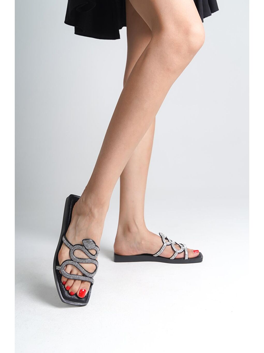 Siyah Taşlı Terlik-4