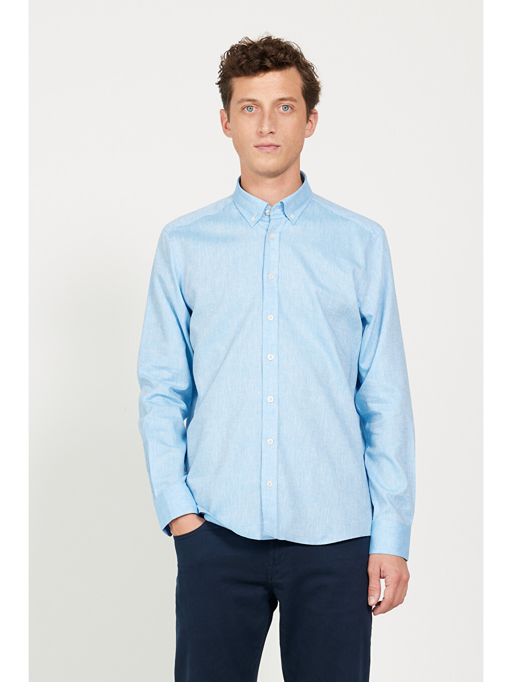 Erkek Mavi Slim Fit Dar Kesim Düğmeli Yaka Pamuklu Armürlü Keten Gömlek