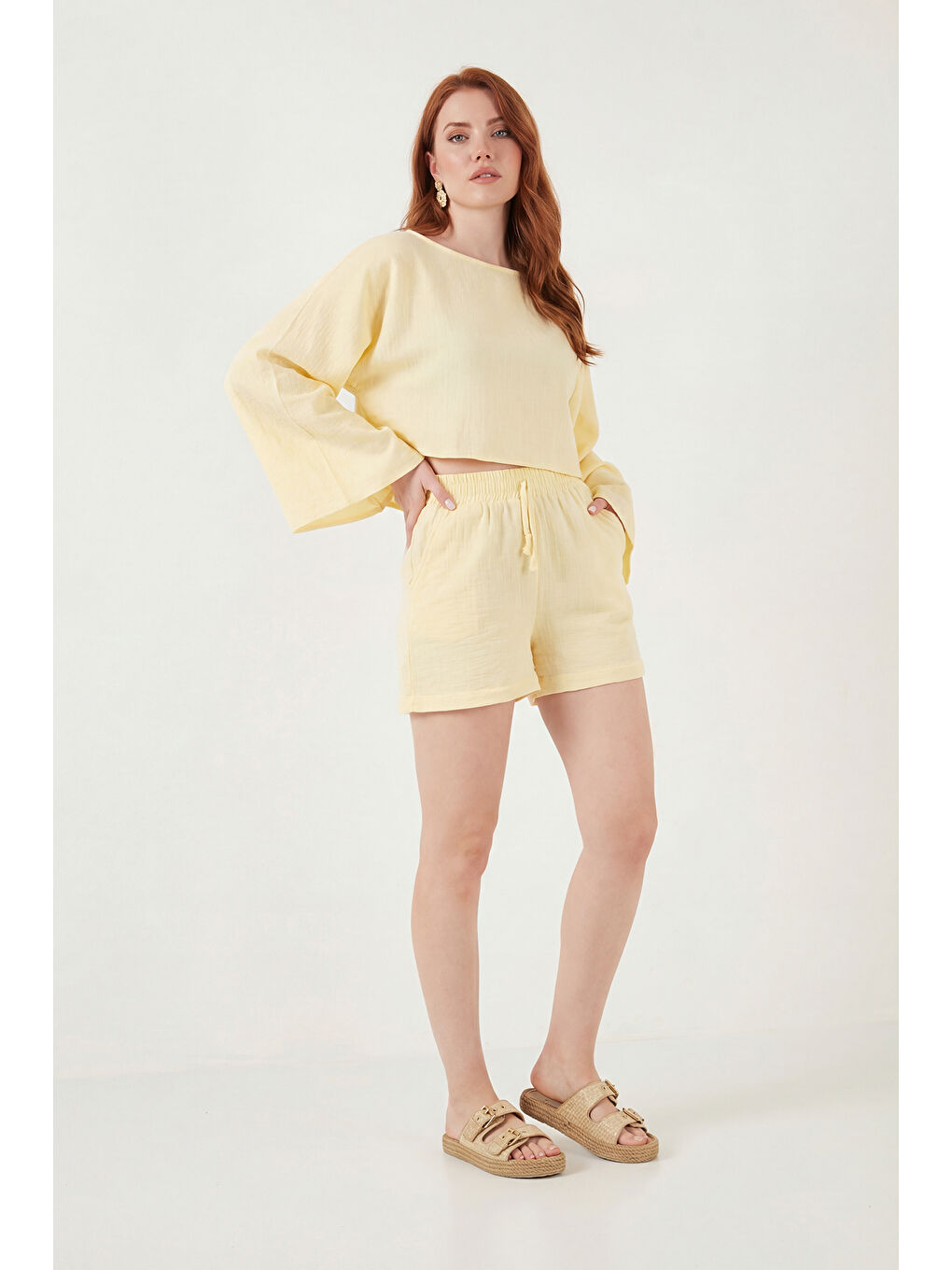 Sarı Pamuklu Comfort Fit Yuvarlak Yaka Şortlu Kadın Müslim Takım 5866317-1